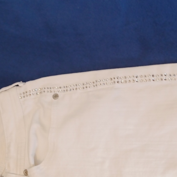 Chico's Platinum White Denim Capris Jeans - Picture 8 of 10